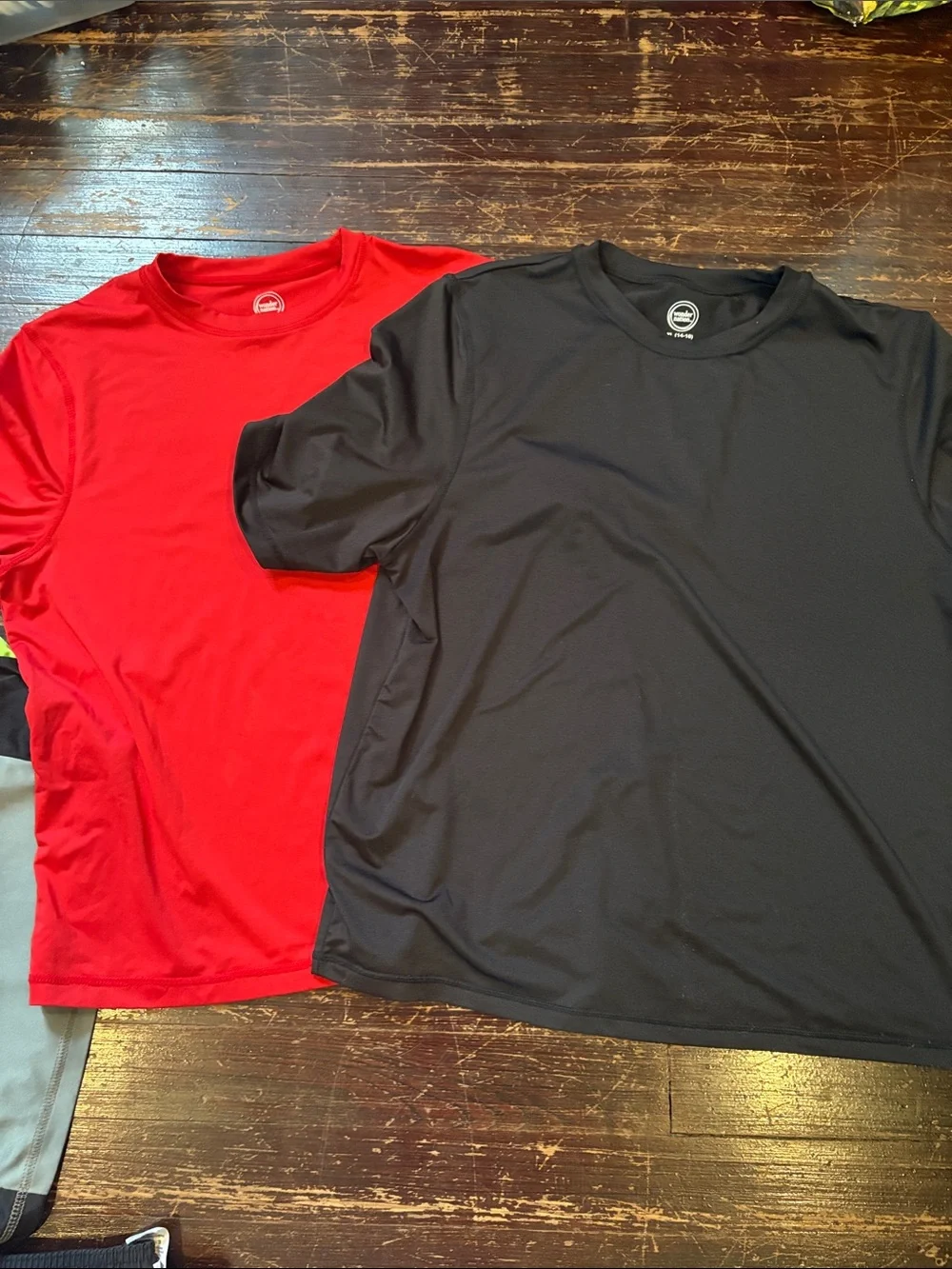 Boys size 14/16 swim lot. 1 swim trunk, 4 shirts